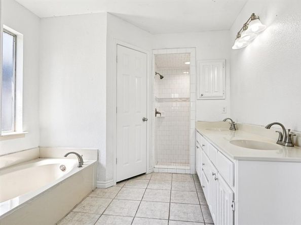 2504  Duringer Road , Fort Worth Texas 76133