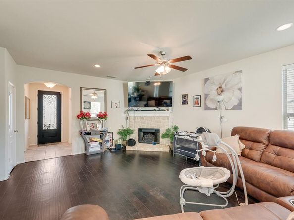 1033  Bruni Court , Aubrey Texas 76227