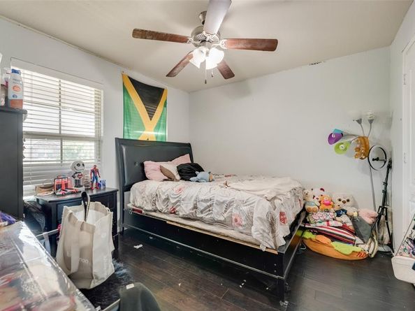 1033  Bruni Court , Aubrey Texas 76227