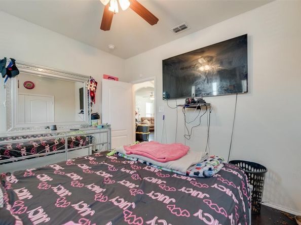 1033  Bruni Court , Aubrey Texas 76227