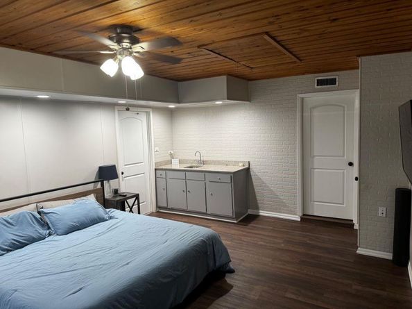 1029  Cross Bend Road , Plano Texas 75023