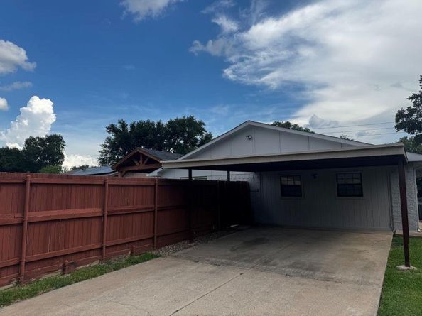 1029  Cross Bend Road , Plano Texas 75023