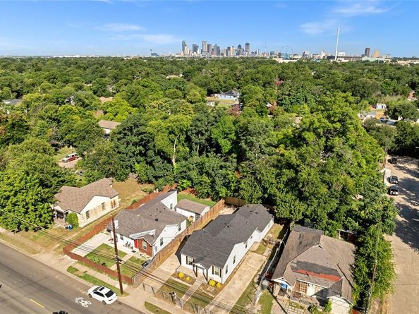 4015  Spring Avenue , Dallas Texas 75210