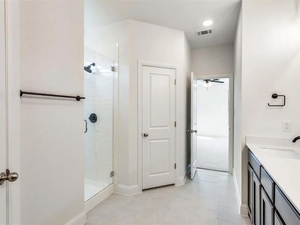 514  Hillcrest Circle , Justin Texas 76247