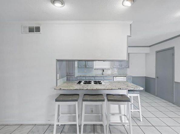 2915  Touraine Drive , Dallas Texas 75211