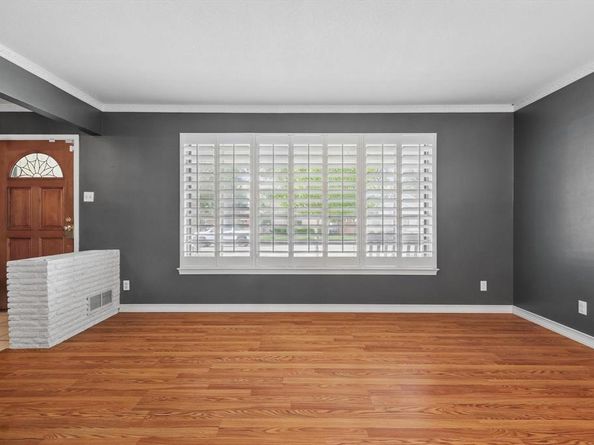 2915  Touraine Drive , Dallas Texas 75211