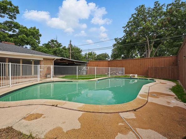 2915  Touraine Drive , Dallas Texas 75211