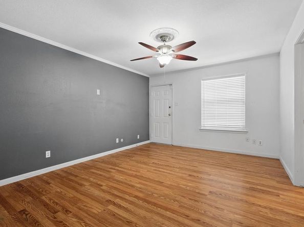 2915  Touraine Drive , Dallas Texas 75211