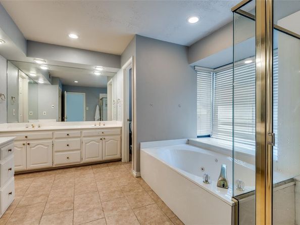 924  Mccoy Drive , Irving Texas 75062