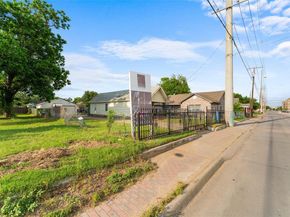 1413  Singleton Boulevard , Dallas Texas 75212