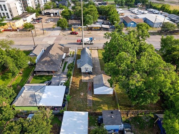 1413  Singleton Boulevard , Dallas Texas 75212