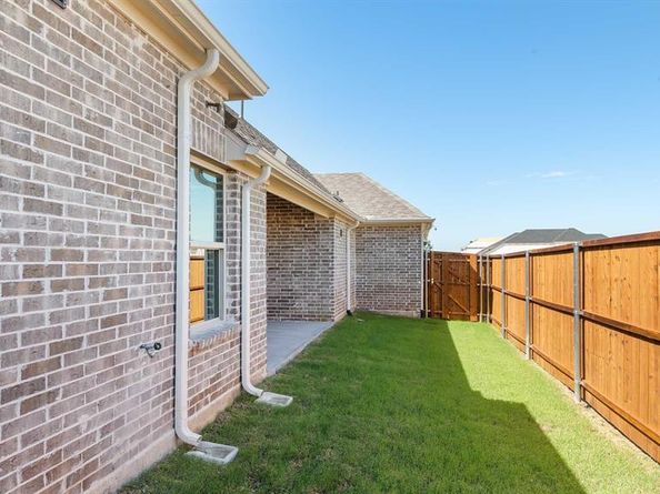 704  Garrett Parkway , Celina Texas 75009