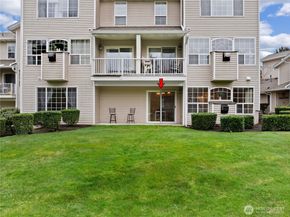 2051 S 368th Place 808, Federal Way WA 98003