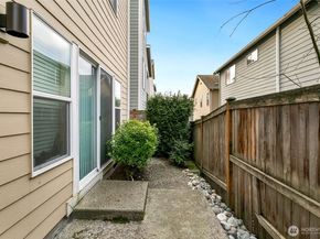 1109 146th Street SW 6, Lynnwood WA 98087