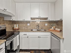 1300 University Street 2G, Seattle WA 98101