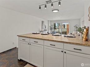 1300 University Street 2G, Seattle WA 98101