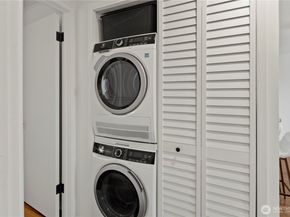 1300 University Street 2G, Seattle WA 98101