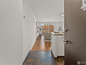 1300 University Street 2G, Seattle WA 98101