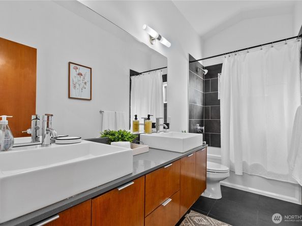 1506 44th Avenue SW B, Seattle WA 98116