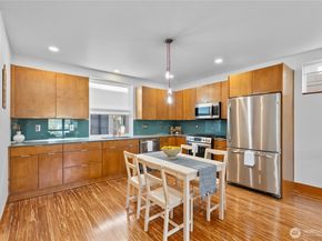 1506 44th Avenue SW B, Seattle WA 98116