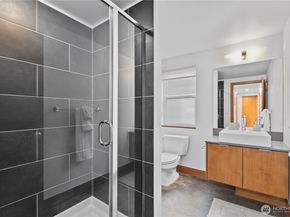 1506 44th Avenue SW B, Seattle WA 98116