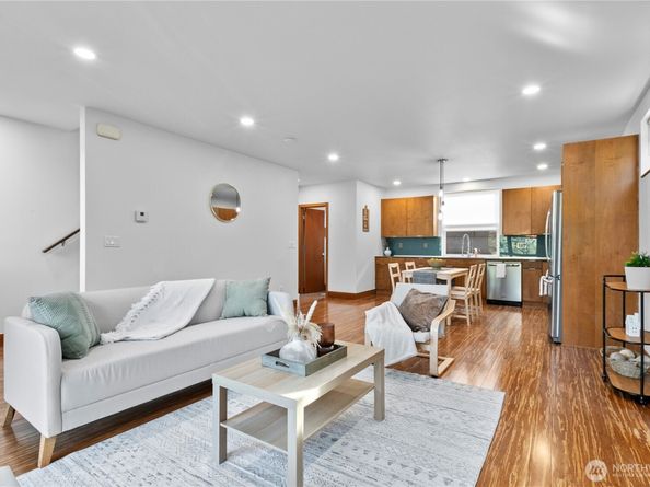 1506 44th Avenue SW B, Seattle WA 98116