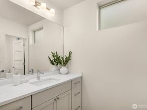 3246 B 14th Avenue W, Seattle WA 98119