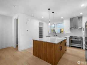 695 NW Locust ST (Homesite #9), Issaquah WA 98027