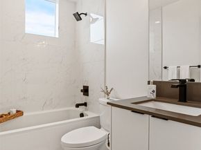 916 NW 56th Street G, Seattle WA 98107