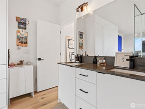 916 NW 56th Street G, Seattle WA 98107