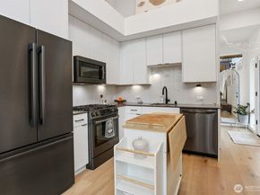 916 NW 56th Street G, Seattle WA 98107