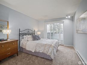 4108 NE 6th Place 2A, Renton WA 98059