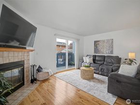 4108 NE 6th Place 2A, Renton WA 98059