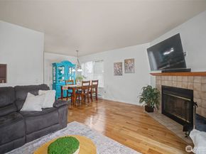 4108 NE 6th Place 2A, Renton WA 98059