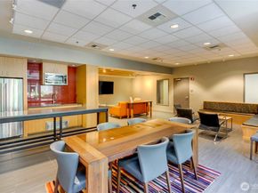 2717 Western Avenue 522, Seattle WA 98121