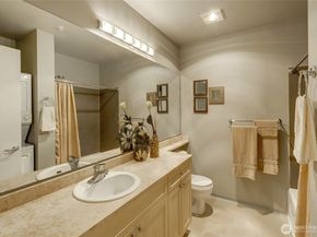 2717 Western Avenue 522, Seattle WA 98121