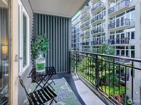 2717 Western Avenue 522, Seattle WA 98121