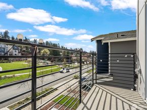 22532 70th Place W, Mountlake Terrace WA 98043