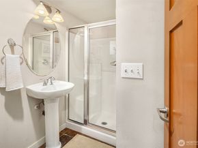 218 24th Avenue E A, Seattle WA 98112