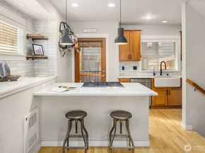 218 24th Avenue E A, Seattle WA 98112