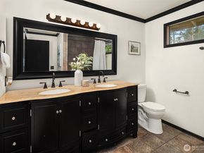 22223 NE 82nd Place, Redmond WA 98053