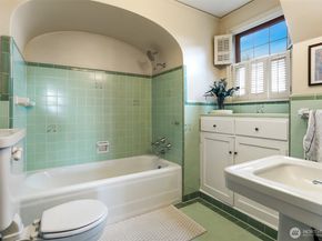 2301 Rosemont Place W, Seattle WA 98199
