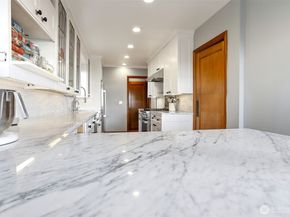 2301 Rosemont Place W, Seattle WA 98199