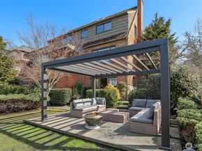 2301 Rosemont Place W, Seattle WA 98199