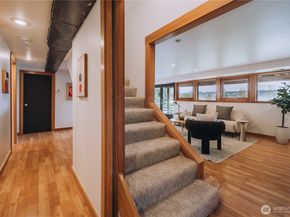 11323 Durland Place NE, Seattle WA 98125