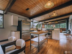 11323 Durland Place NE, Seattle WA 98125