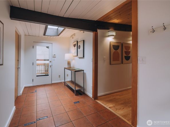 11323 Durland Place NE, Seattle WA 98125