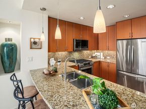 10610 NE 9th Place 1206, Bellevue WA 98004