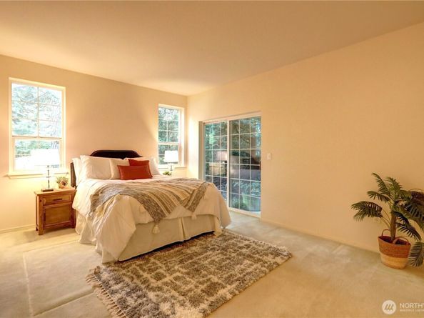 18654 NE 56th Court 18654, Redmond WA 98052