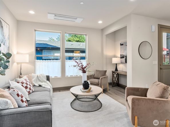 5033 25th Avenue SW A, Seattle WA 98106